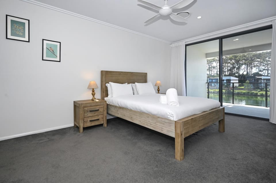 Stunning Maroochy Waterfront Home House in Maroochydore