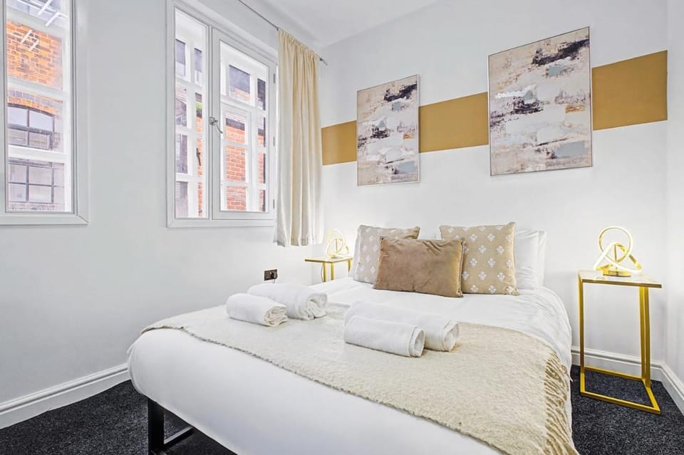 2 Bed Apartment, JQ Central Birmingham with Workspace & Fast WiFi by Homeservation House in Birmingham