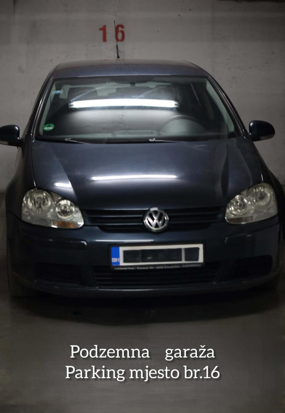 Text overlay, Parking