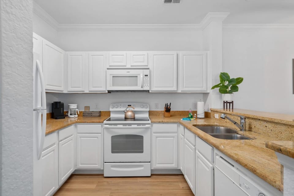 Tuscana Resort Getaway Minutes from Disney Apartment in Osceola County