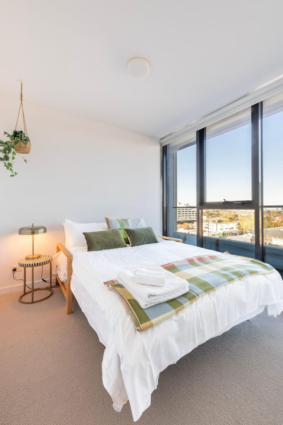 Wellness and Style - 2BR Apartment with Pool, Hot Tub and Gym Apartment in Melbourne