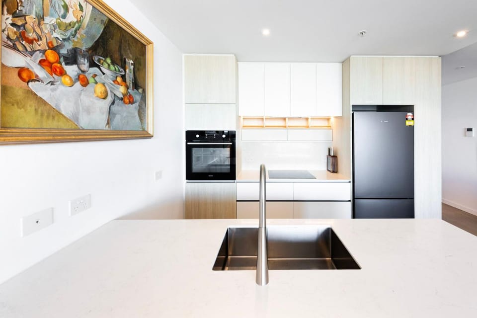 Wellness and Style - 2BR Apartment with Pool, Hot Tub and Gym Apartment in Melbourne