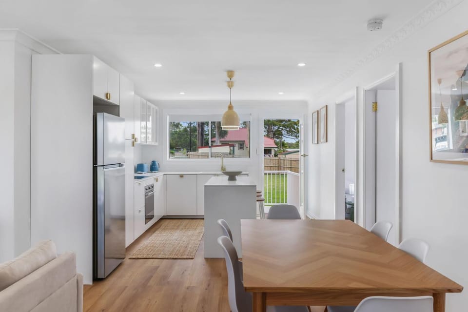 The Pearl by Book Jervis Bay A Fresh, Modern Family Retreat in Old Erowal Bay House in Vincentia