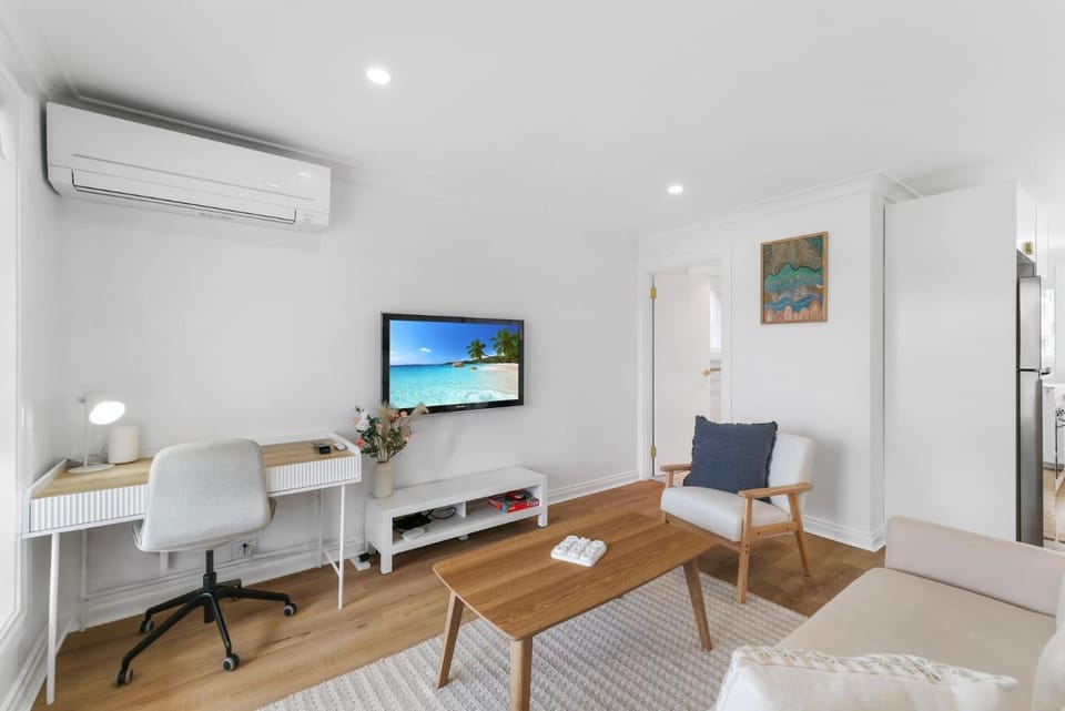 The Pearl by Book Jervis Bay A Fresh, Modern Family Retreat in Old Erowal Bay House in Vincentia