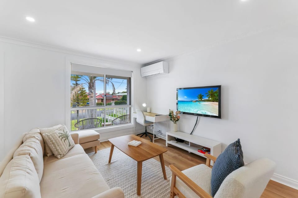 The Pearl by Book Jervis Bay A Fresh, Modern Family Retreat in Old Erowal Bay House in Vincentia