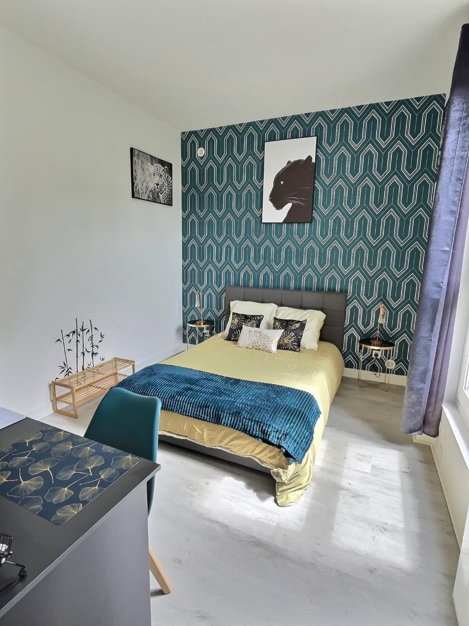 Bed, Seating area, Bedroom