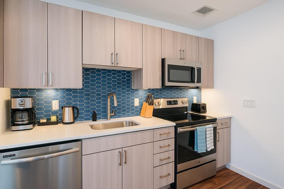 Boulevard Stays Modern Roosevelt 1BR Suite Pool & Gym Access Apartment in Phoenix