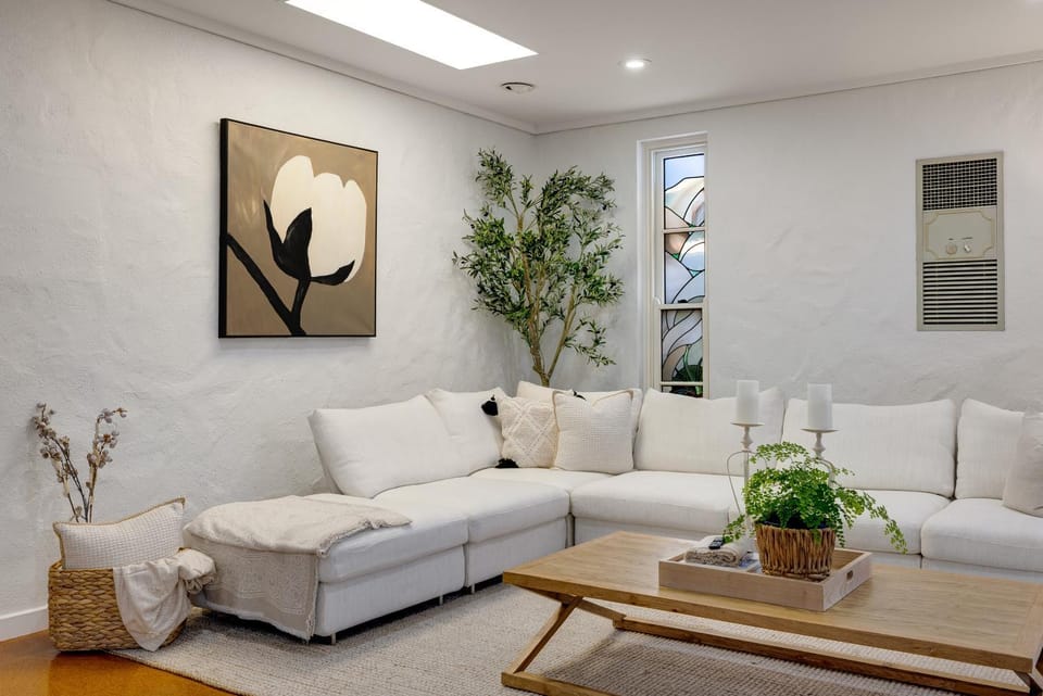 Adelaide Central Artistic bluestone Retreat House in Adelaide