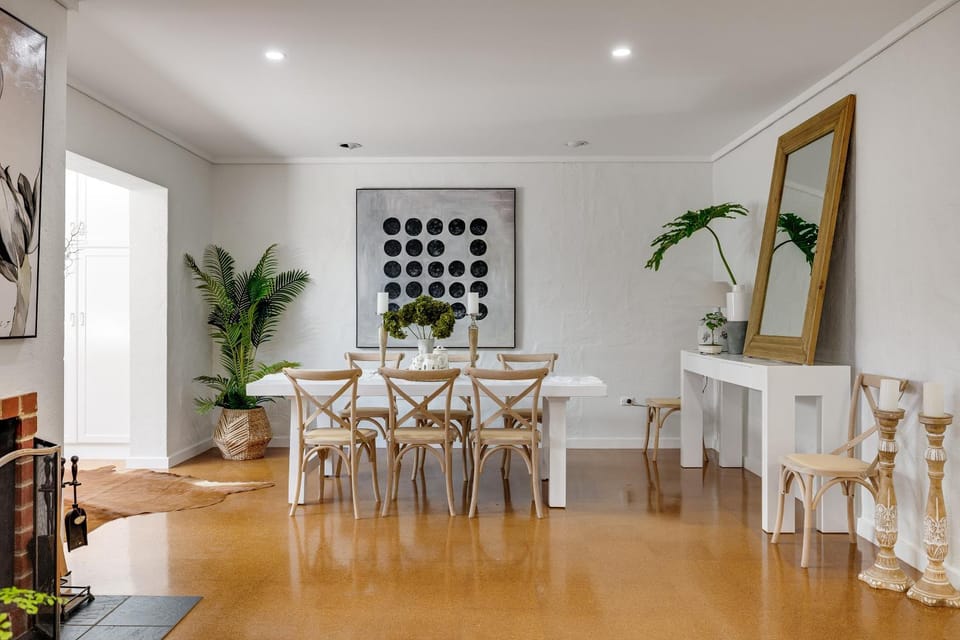 Adelaide Central Artistic bluestone Retreat House in Adelaide