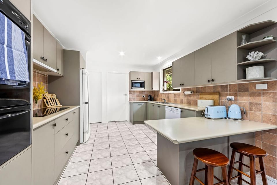 Bay Bliss - Fireplace - 3 Mins Walk to Beach House in Callala Bay