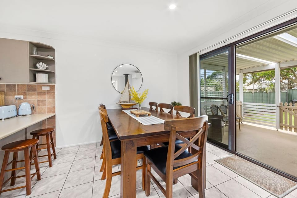 Bay Bliss - Fireplace - 3 Mins Walk to Beach House in Callala Bay