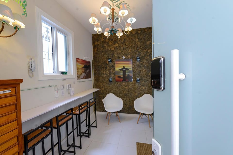 Facade/entrance, TV and multimedia, Living room, Decorative detail, Seating area, Dining area
