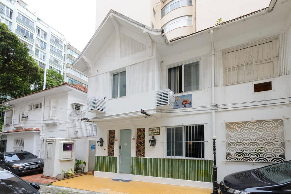 Facade/entrance, Neighbourhood, Street view, Location, Parking