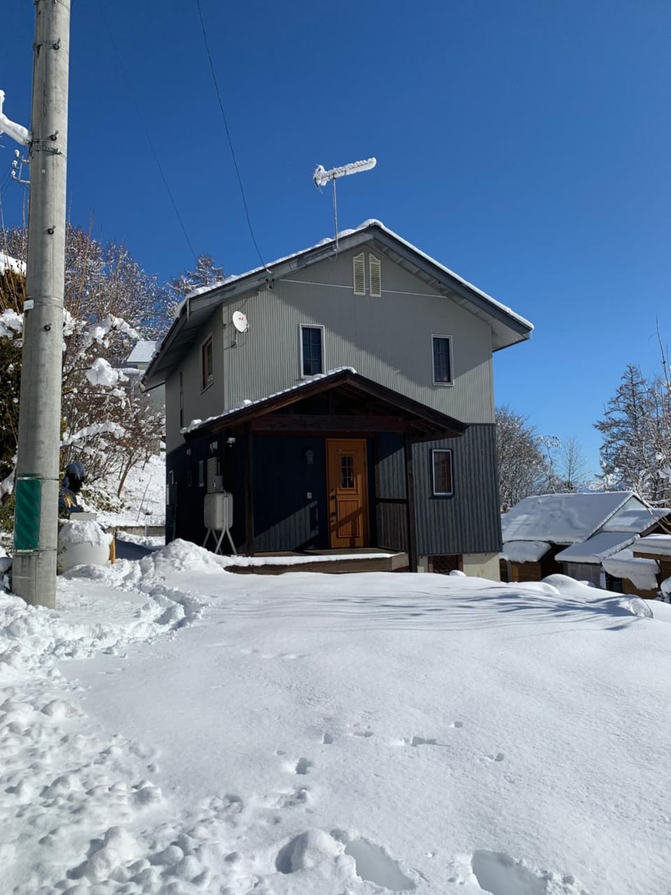 Property building, Day, Winter