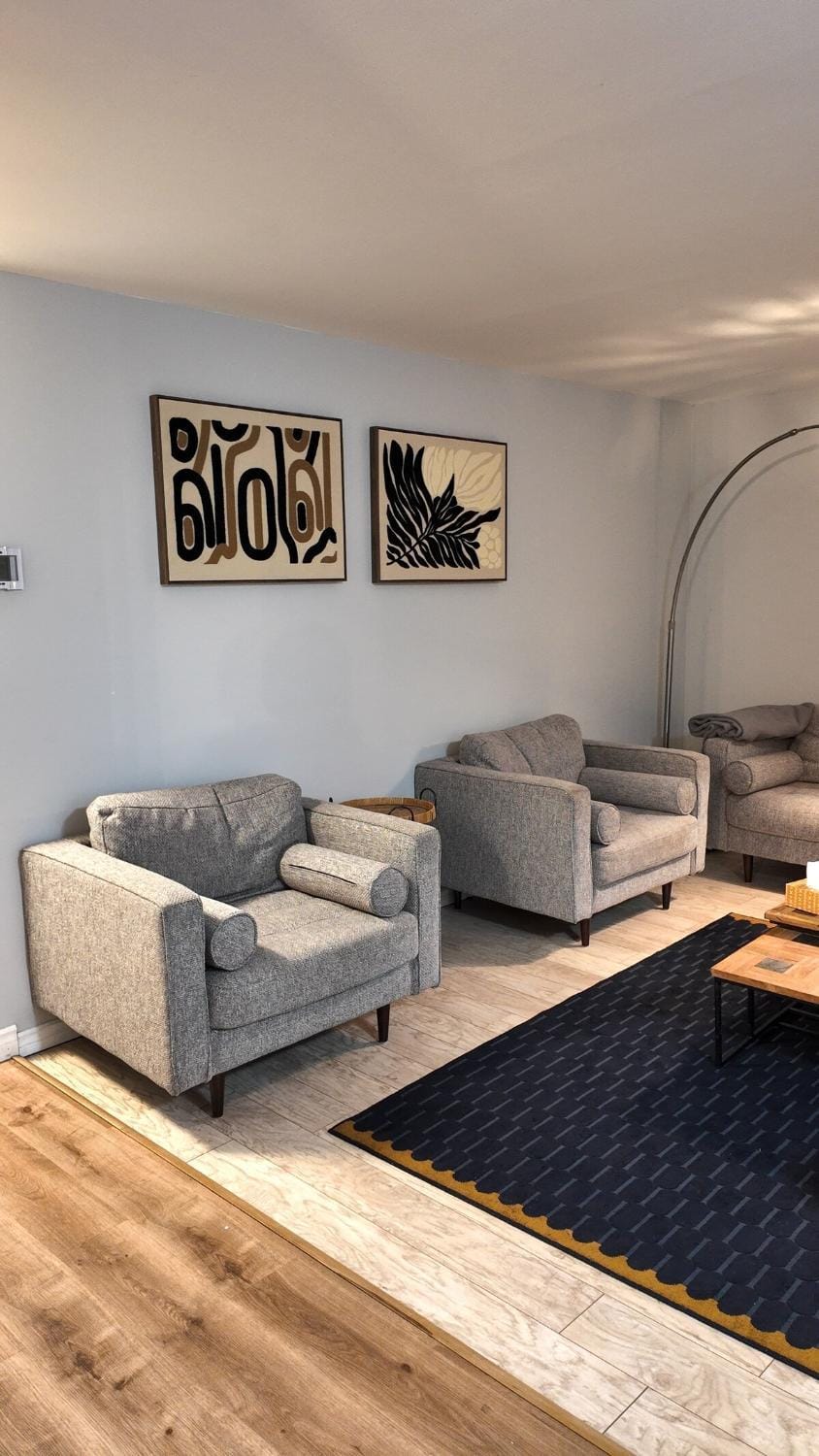 Living room, Seating area