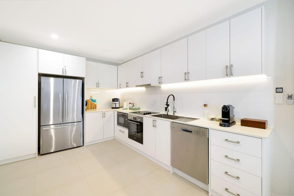 Husky Beach Pad by Book Jervis Bay - Walk to the beach Apartment in Huskisson