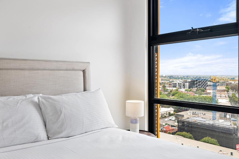 Renovated 2-Bed Apartment with Balcony Apartment in Saint Kilda