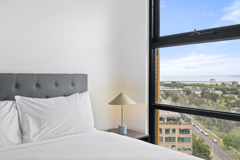Renovated 2-Bed Apartment with Balcony Apartment in Saint Kilda