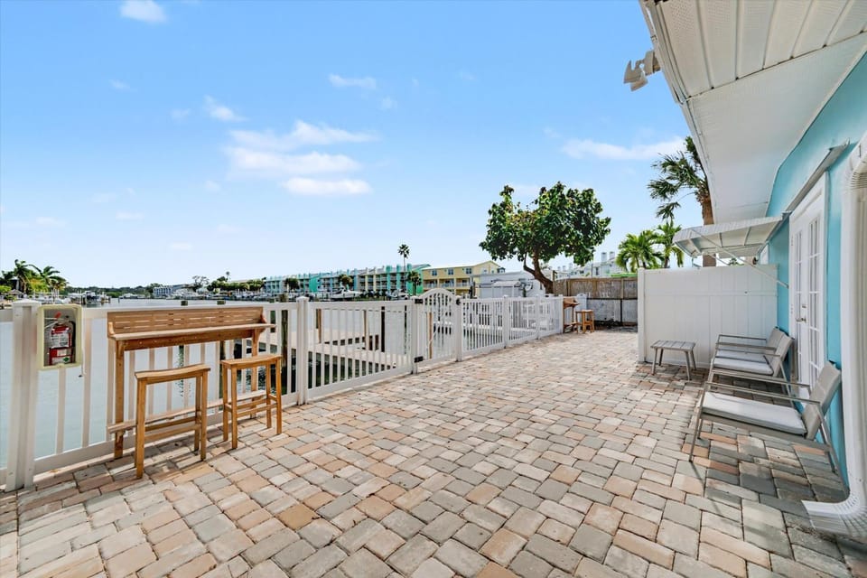 Watefront King Boat Dock & Pets OK Walk 2 Beach House in Indian Rocks Beach