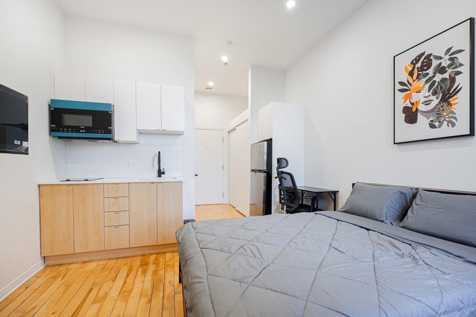 Weekly cozy Studio For 2 Guest With Free parking Apartment in Laval