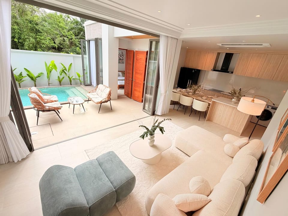 Living room, Pool view, sunbed