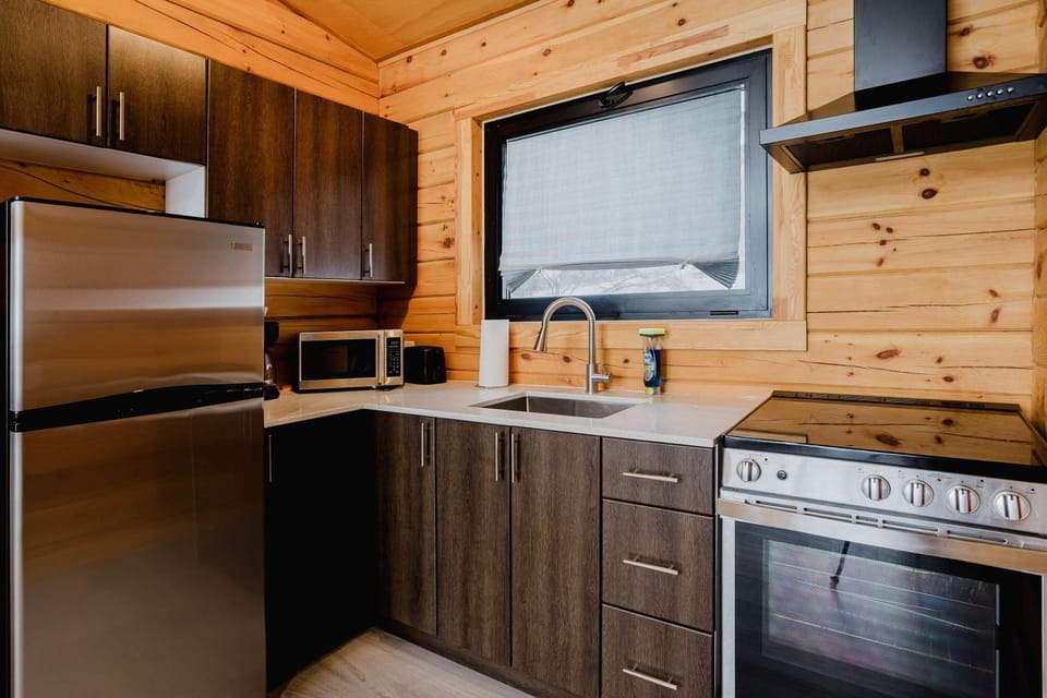 3-BR Lakefront Cottage Rice Lake #3 House in Otonabee-South Monaghan