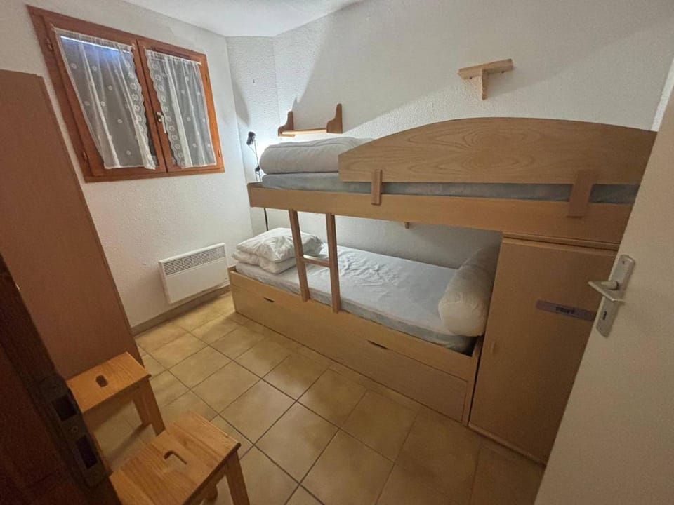 Appartement charmant aux Angles avec terrasse vue lac - FR-1-593-140 Apartment in Catalonia
