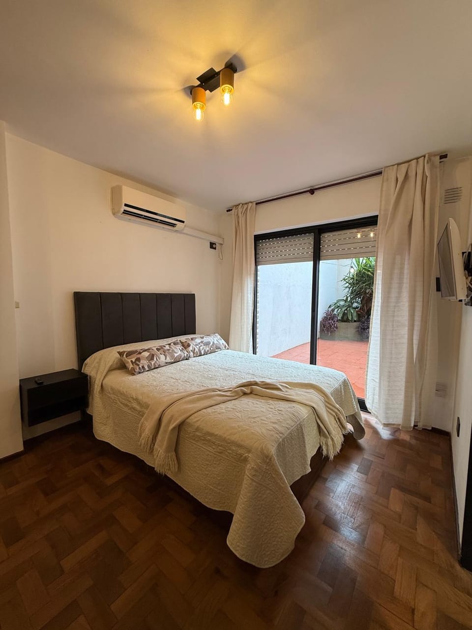 Bed, TV and multimedia, Bedroom, air conditioner