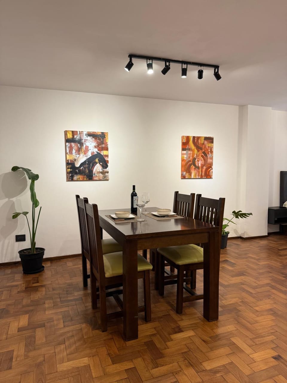 Seating area, Dining area