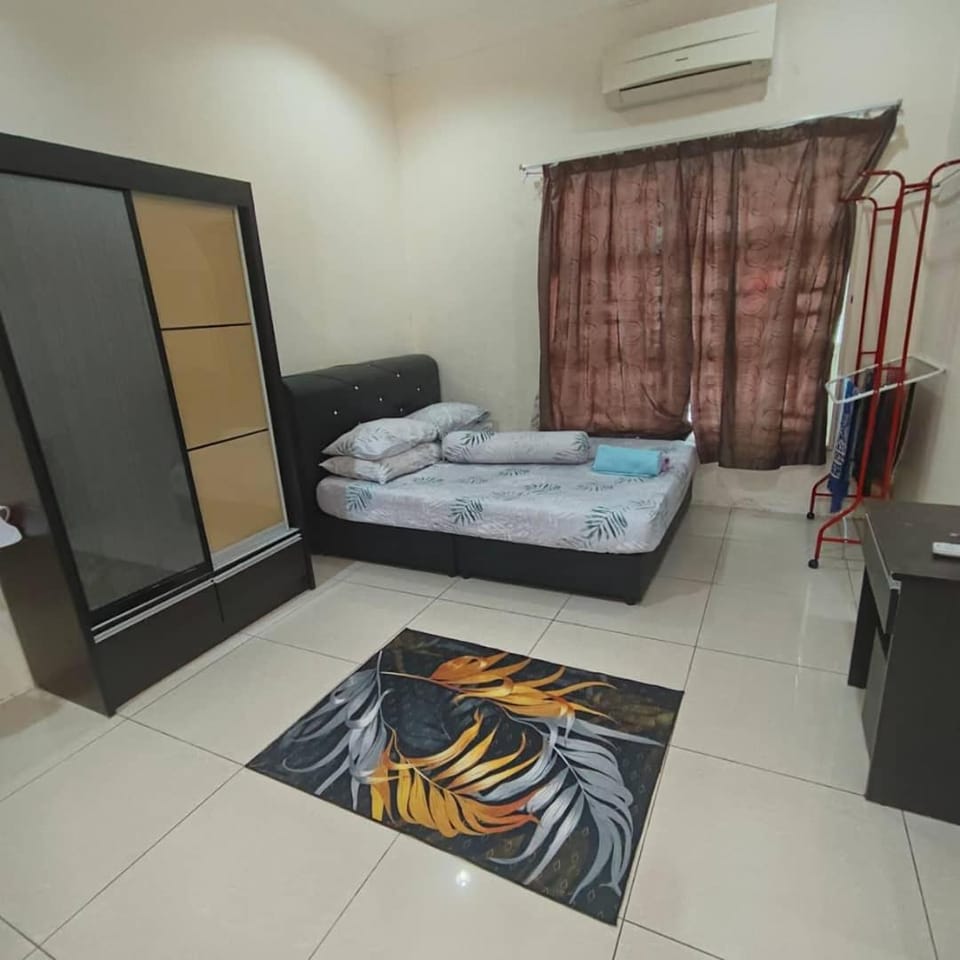 Photo of the whole room, towels, wardrobe, air conditioner