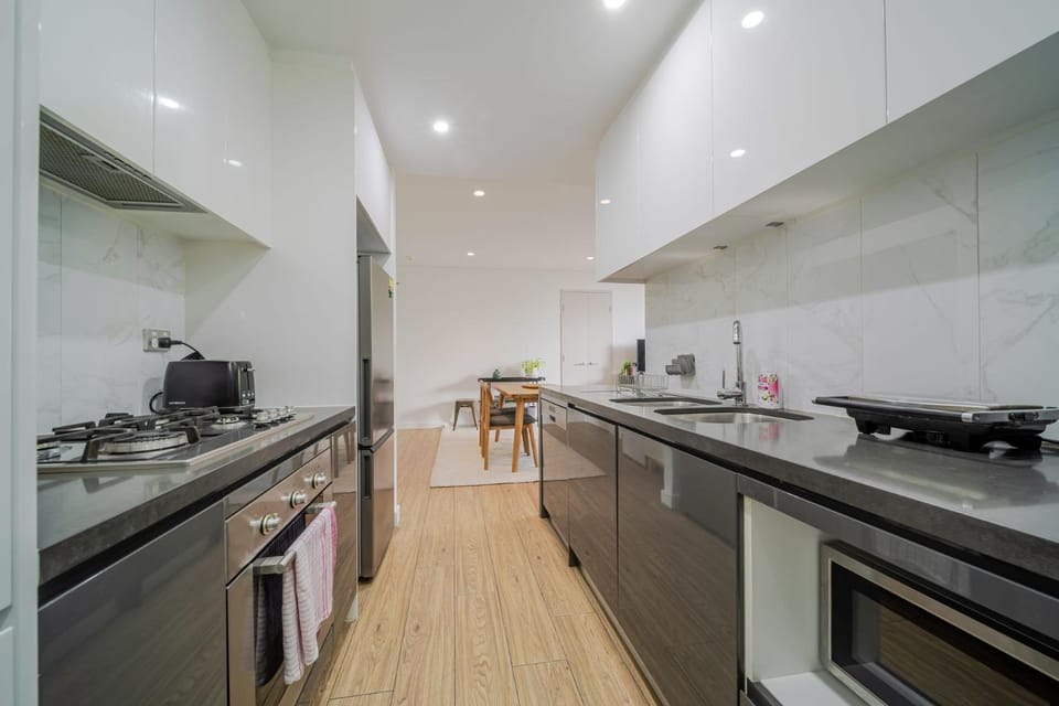 Airy Waterloo Apartment with Pool & Gym Access Apartment in Sydney