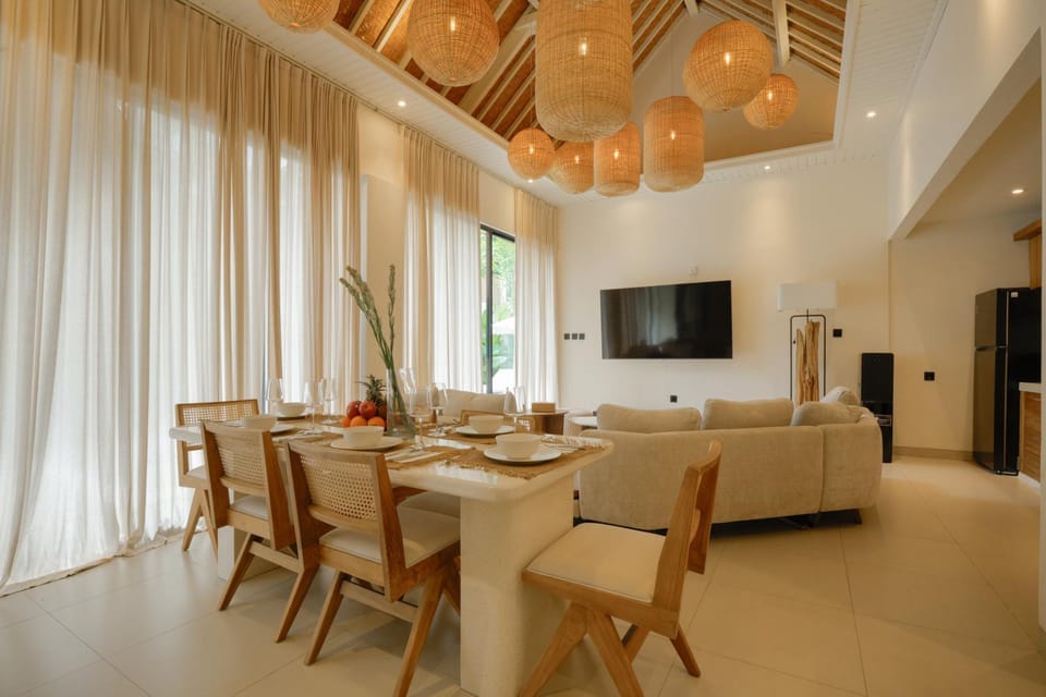 Communal lounge/ TV room, TV and multimedia, Living room, Seating area, Evening entertainment