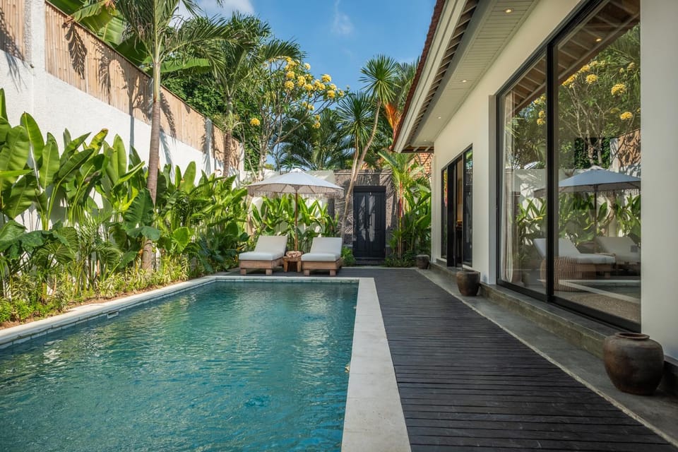 Property building, Day, Garden, Garden view, Pool view, Swimming pool
