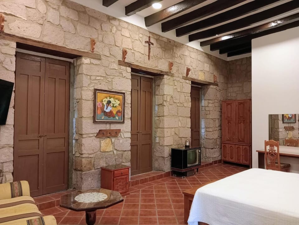 Casa Purépecha, Habitación Itzi Vacation rental in Morelia