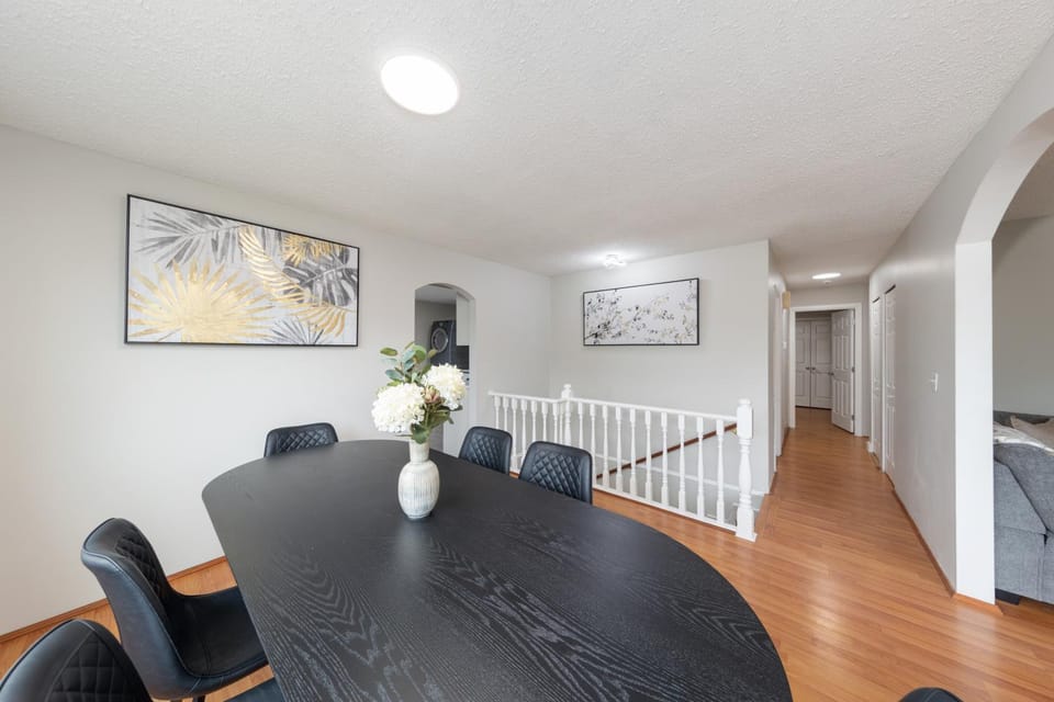 Seating area, Dining area
