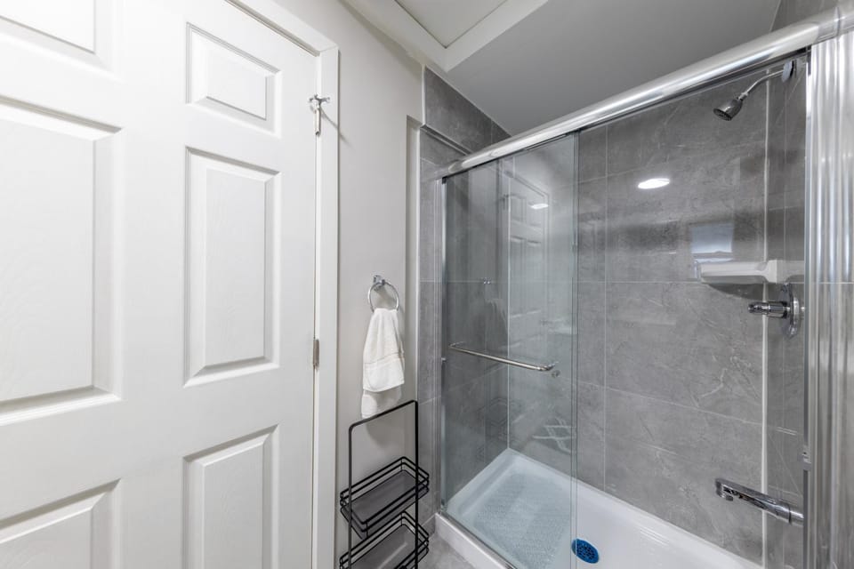Shower, Bath, towels