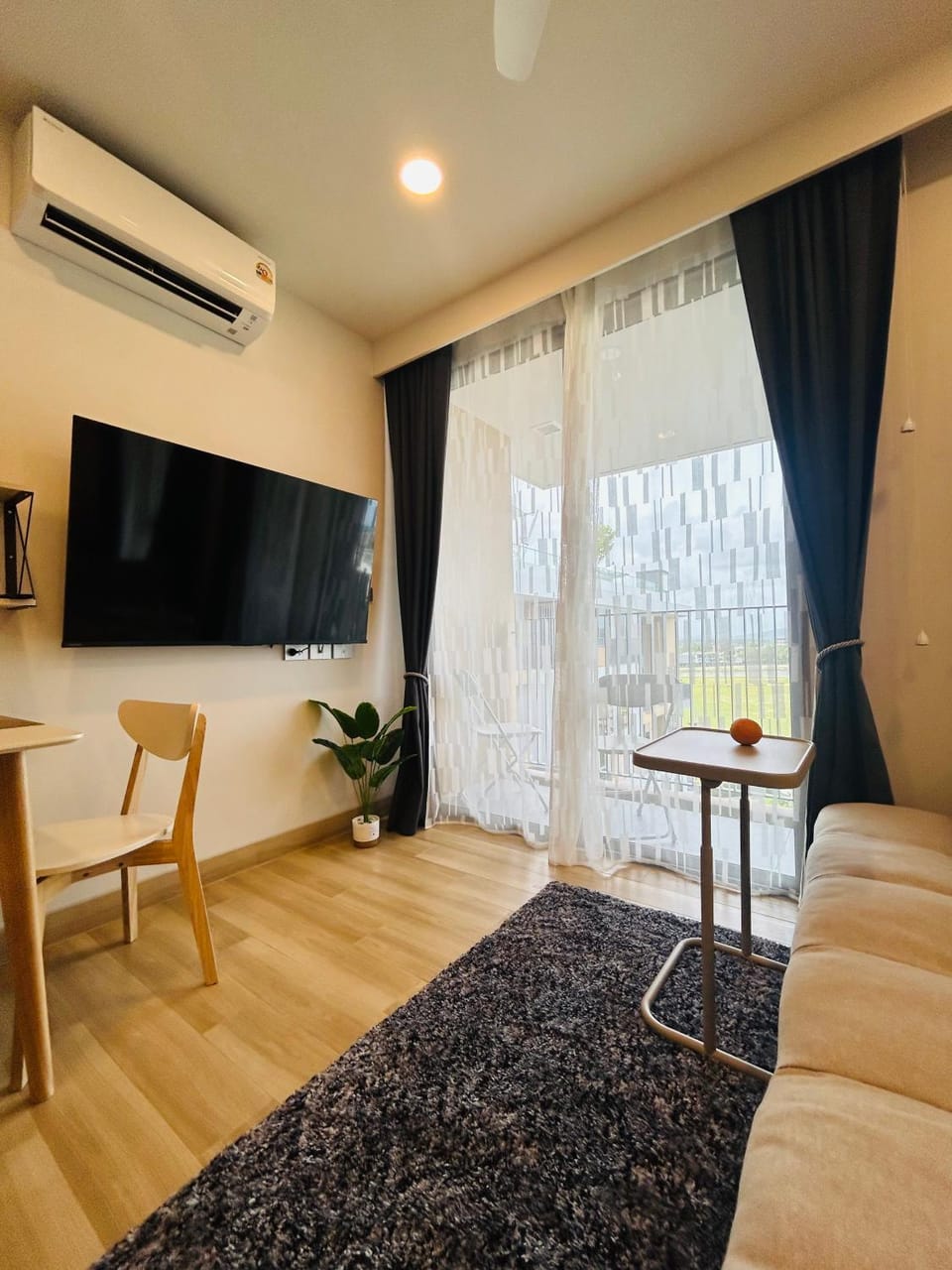TV and multimedia, Living room, Seating area, air conditioner
