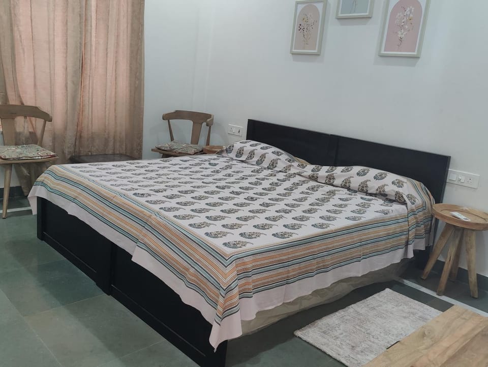 Bed, Photo of the whole room, Bedroom