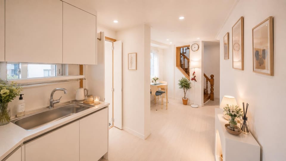 Kitchen or kitchenette, Living room, Garden view, Quiet street view, flat iron, stove, wardrobe