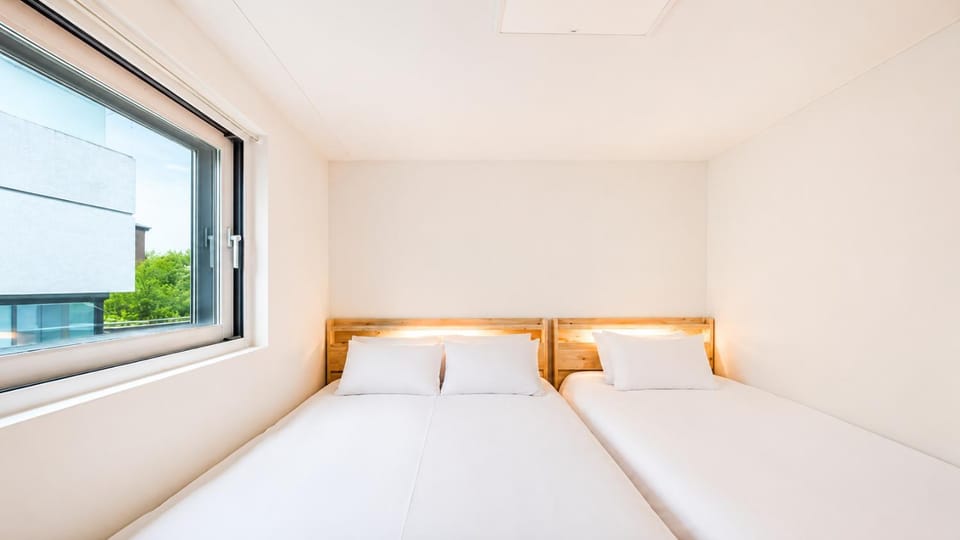 Bed, TV and multimedia, Bedroom, Quiet street view, hair dryier, heating, air conditioner