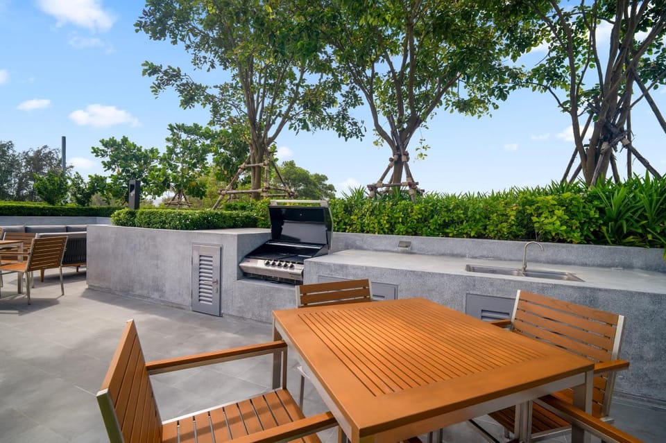 Communal lounge/ TV room, Garden, Seating area