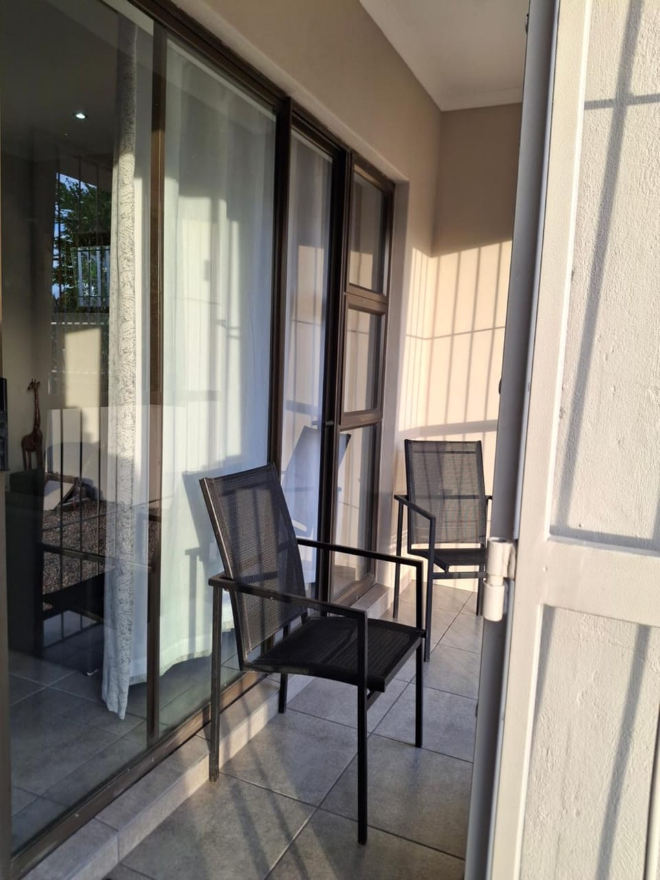 Spacious Suite Somerset West Apartment in Cape Town