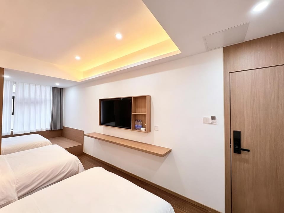 Communal lounge/ TV room, Bed, TV and multimedia, Photo of the whole room, Evening entertainment, Bedroom, wardrobe