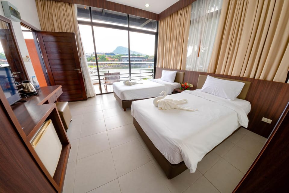 สวนนงนุช เลคไซด์วิลล่า Hotel in Chon Buri Changwat