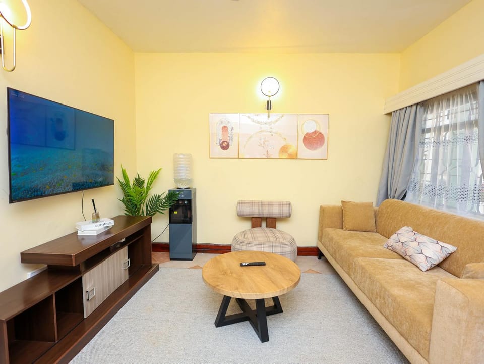 Day, TV and multimedia, Living room, Seating area