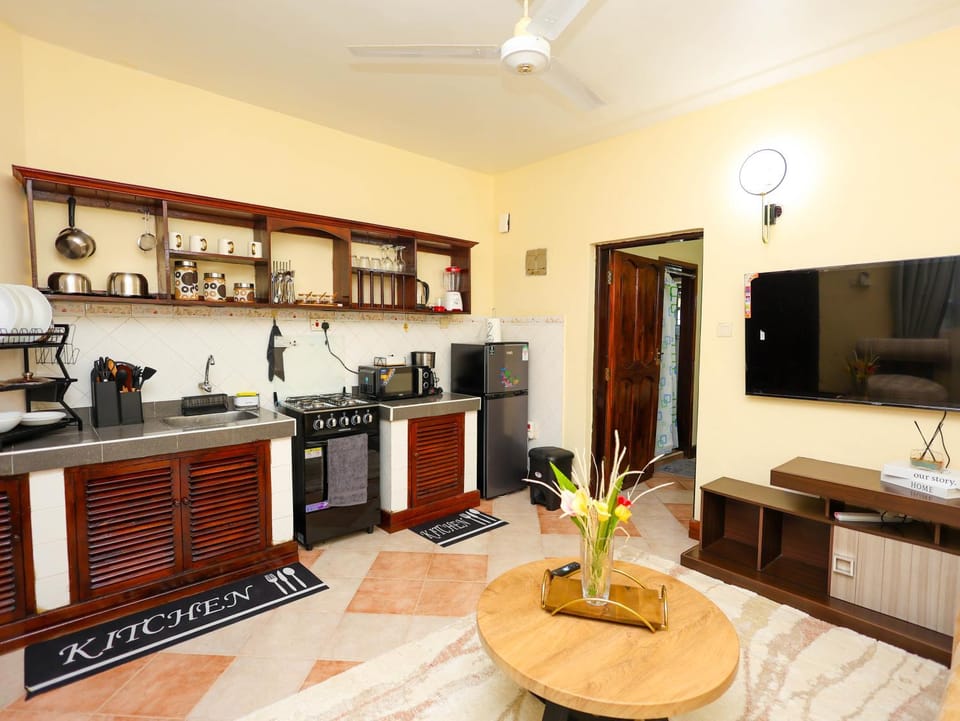 TV and multimedia, Coffee/tea facilities, Kitchen or kitchenette, oven, stove