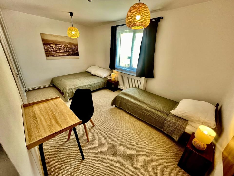 Bed, Living room, Photo of the whole room, Seating area, Bedroom