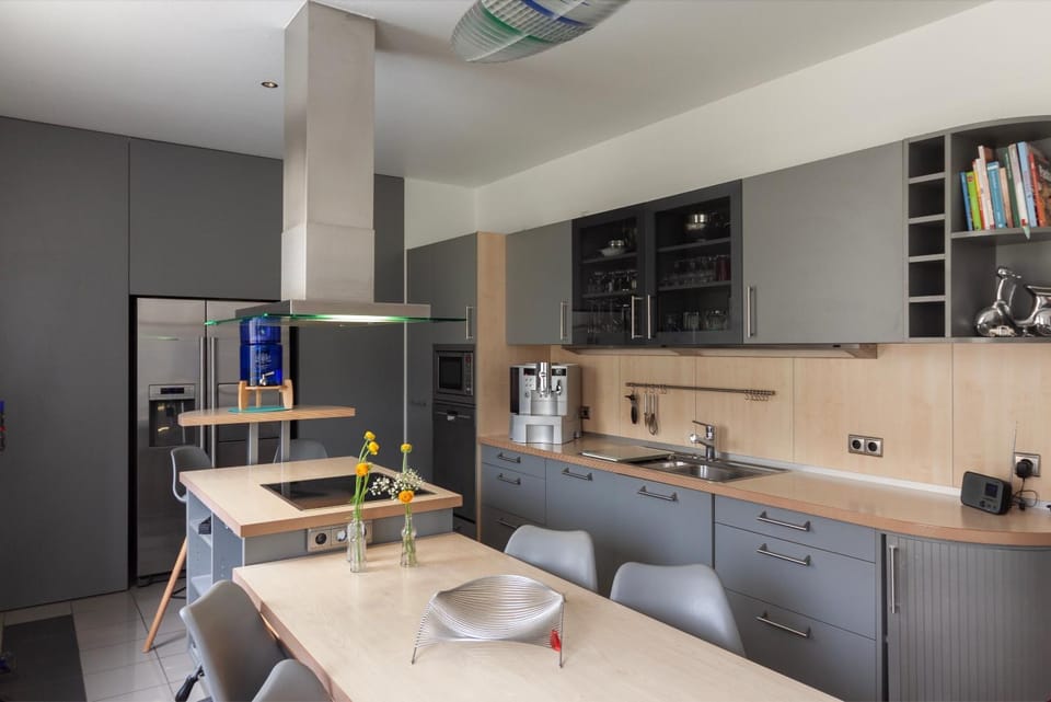 Kitchen or kitchenette, Dining area, stove