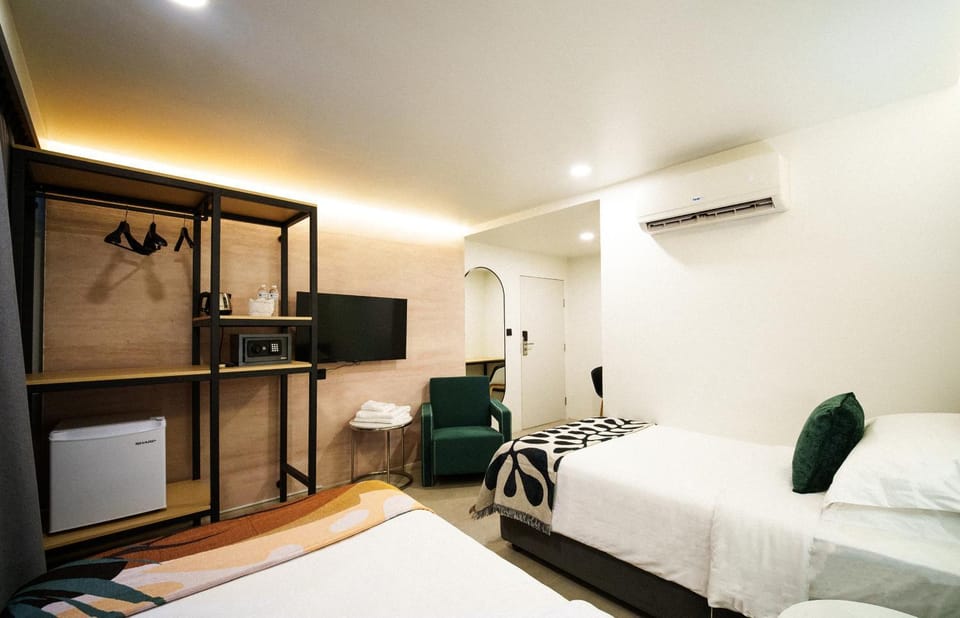 Bed, TV and multimedia, Photo of the whole room, Bedroom, air conditioner
