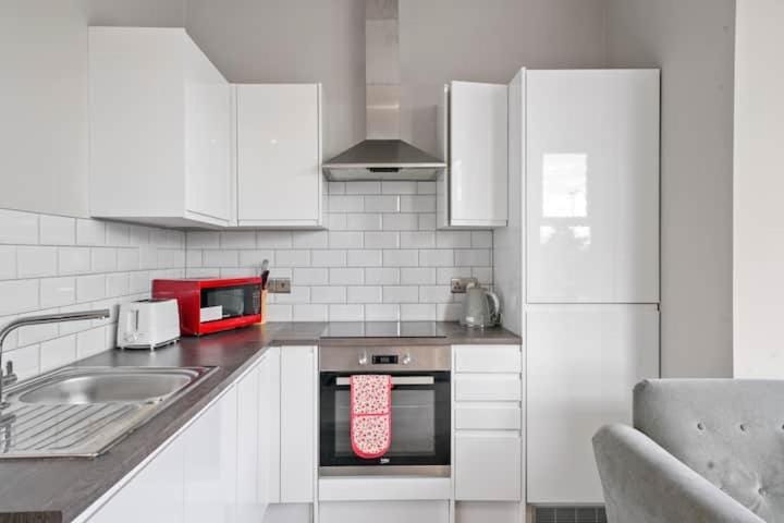 Central Studio Haven with Free Parking Apartment in Maidstone